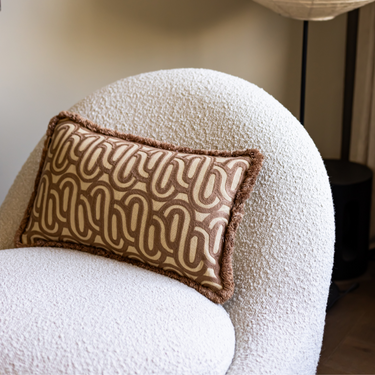 PRE-ORDER Kotabo sierkussen met swirl print en franjes – 30 x 50 cm – Bold Beige