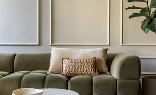 Welke sierkussens passen perfect op een groene bank? 6 stylingtips!