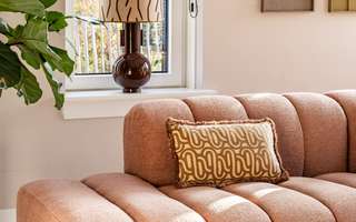 Hoe richt ik mijn L-vormige woonkamer in? 7 tips van interieurontwerper Vera!