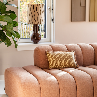 Hoe richt ik mijn L-vormige woonkamer in? 7 tips van interieurontwerper Vera!