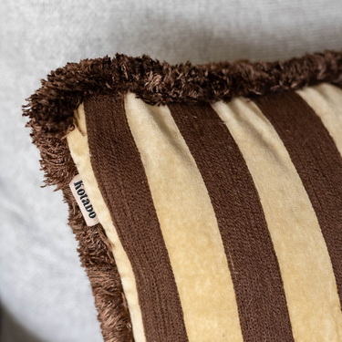 Kotabo sierkussen strepen met franjes – 40 x 60 cm – Chocolate chic