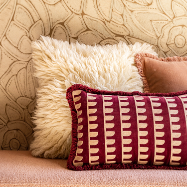 Kotabo sierkussen met palissade print en franjes – 30 x 50 cm – Magical Mauve & Pretty in Pink