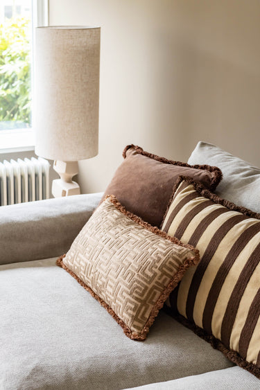 Kotabo Dekokissen mit Streifen und Fransen – 40 x 60 cm – Schokoladenbraun