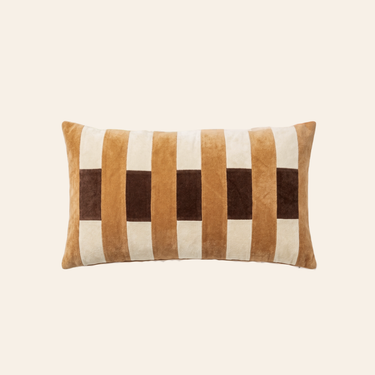 Kotabo sierkussen met retro patchwork print – 35 x 70 cm – Chocolate Chic, Caramel Crunch & Butter Beige