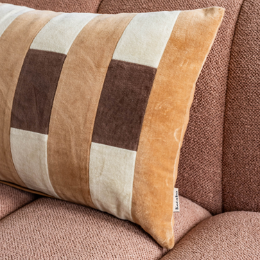 Kotabo sierkussen met retro patchwork print – 35 x 70 cm – Chocolate Chic, Caramel Crunch & Butter Beige