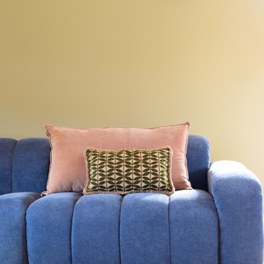 Kotabo sierkussenset Bella – Set van 2 kussens – Pretty in Pink & Olive Oasis